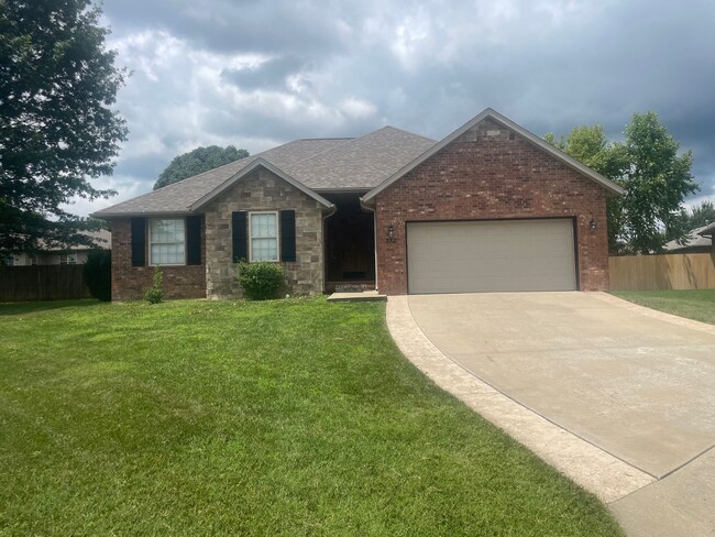 Building Photo - 3 Bedroom Home in Nixa Schools!