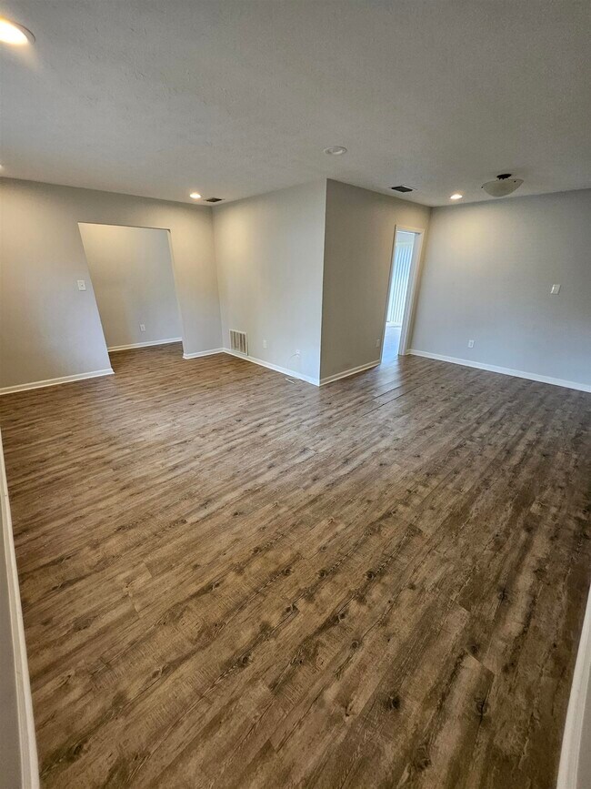 Building Photo - 3235 Springdale Dr