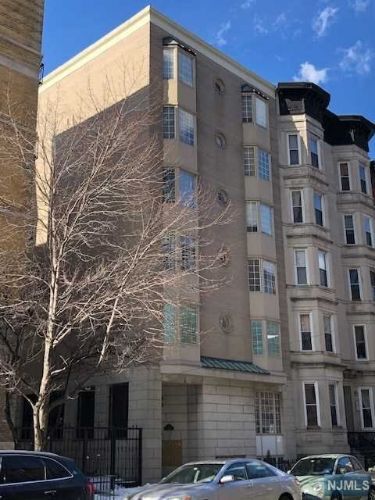 Foto principal - 1108 Hudson St