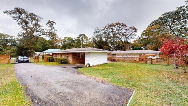 Foto del edificio - 463 Magnolia Rd