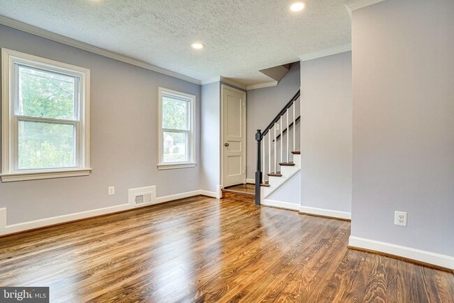Building Photo - 2901 Farmington Dr
