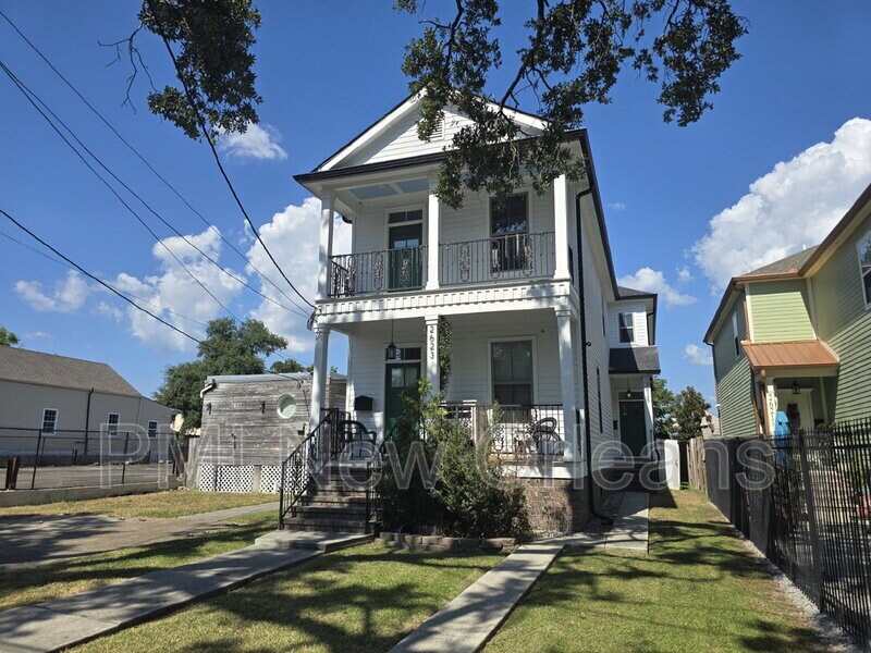 Foto principal - 2625 Banks St