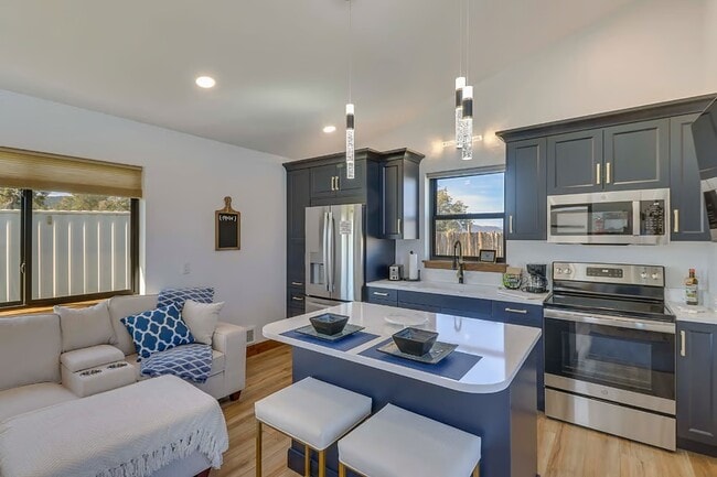 Foto del edificio - 1026 Farmhouse Ln