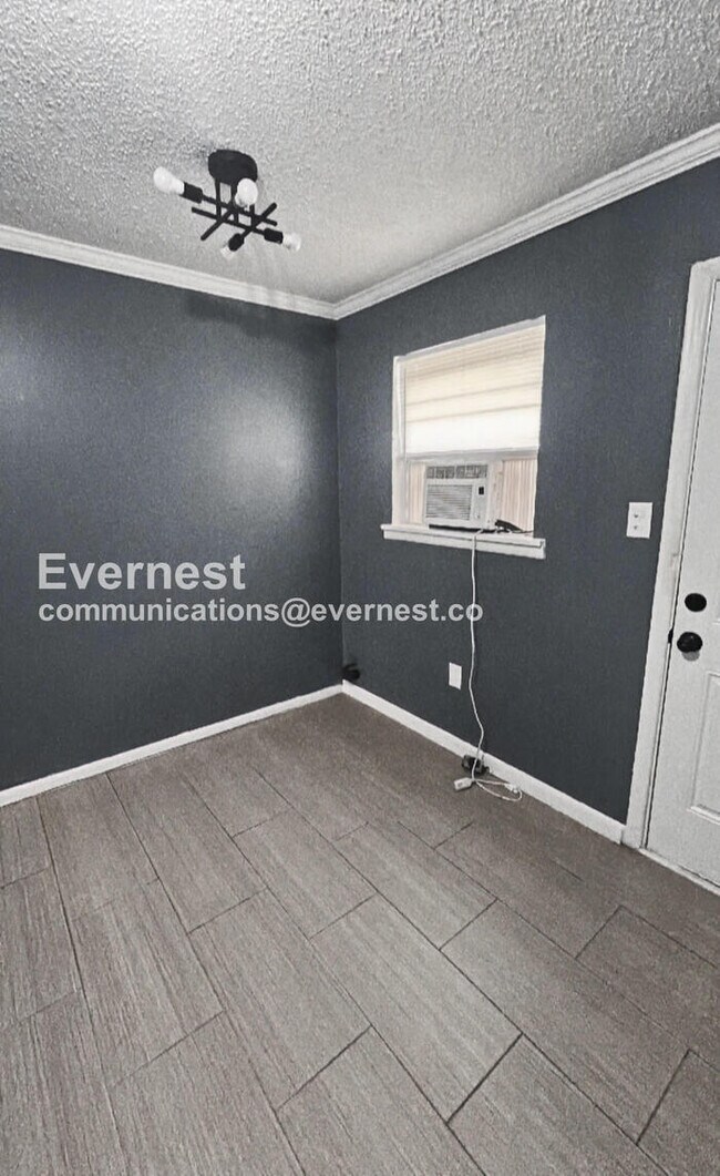 Foto del edificio - 4922 E Willow St