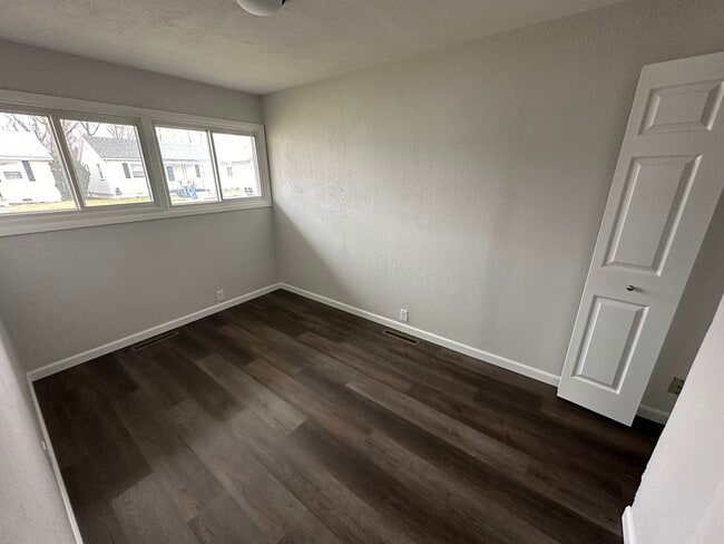 Building Photo - 1222 N Lindsay St