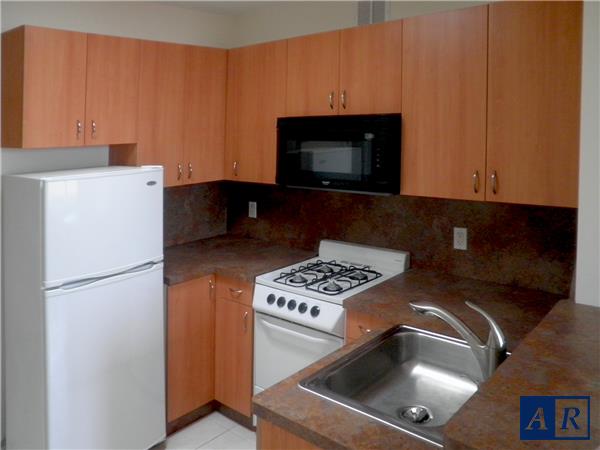 Foto principal - 9015 5th Ave