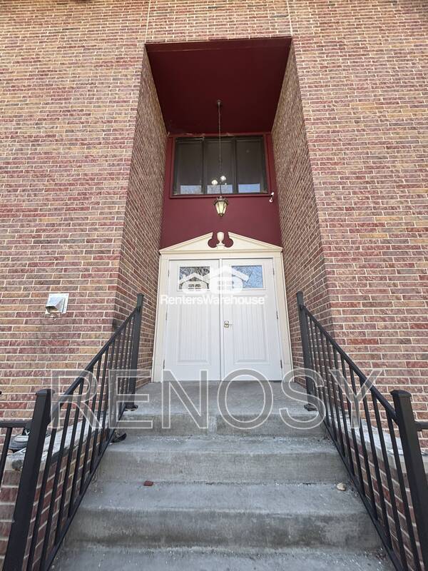 Foto del edificio - 7815 Douglas Ave