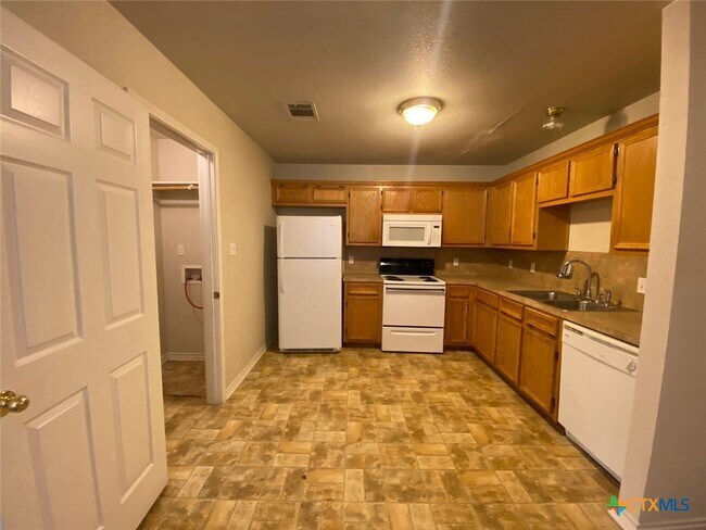 Building Photo - 3107 Yaupon Rd