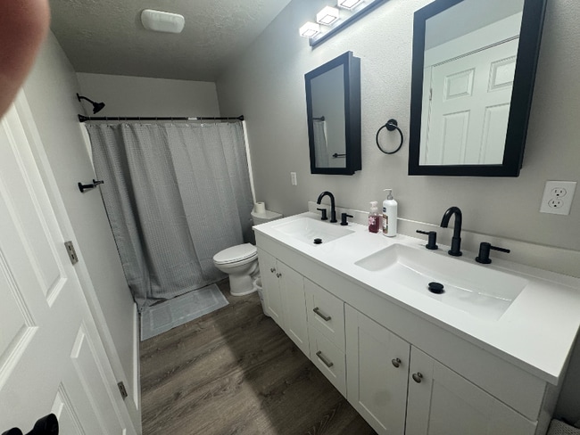 Building Photo - 427 SE Inlet Ave