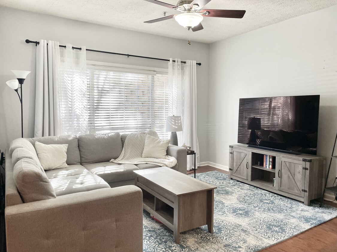 Primary Photo - 1250 Parkwood Cir SE