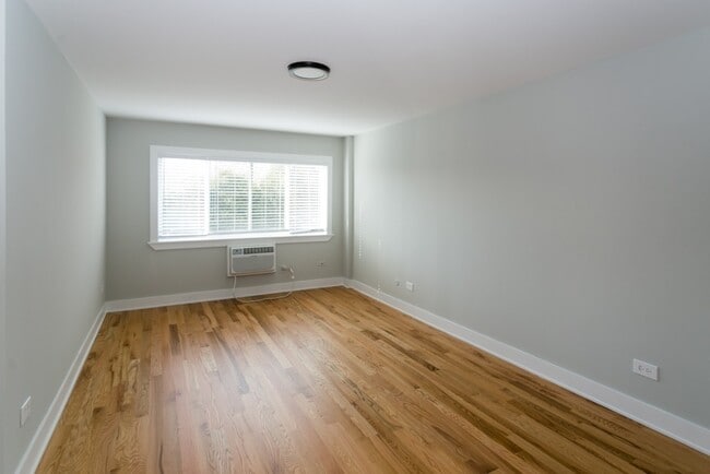 Building Photo - 727 Elm Pl
