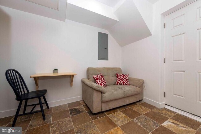 Foto del edificio - 514 Hobart Pl NW