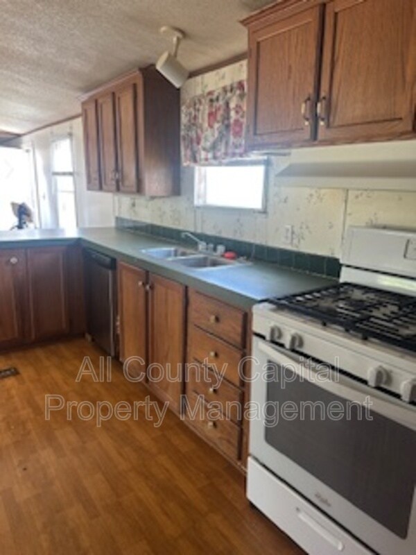 Building Photo - 222 Stockmen