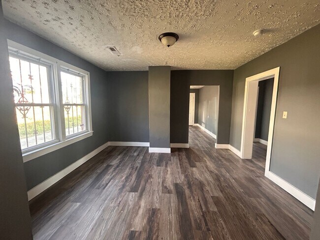 Foto del edificio - 5 bedroom in missionary ridge! Section 8 a...