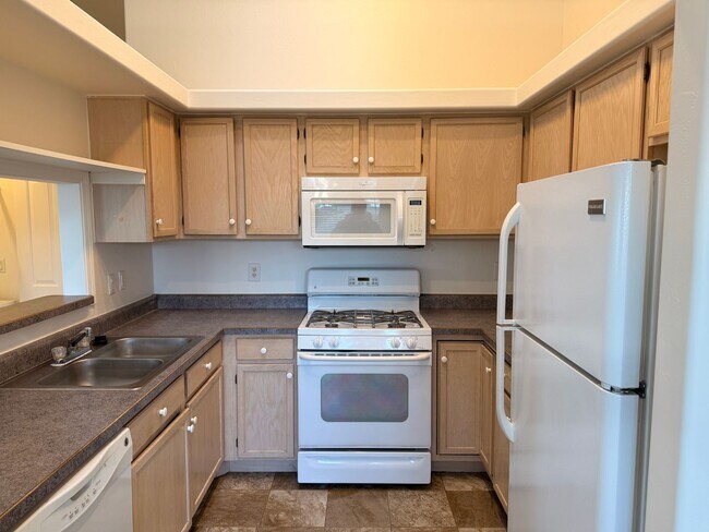 Foto del edificio - 9800 E Lakeshore Dr