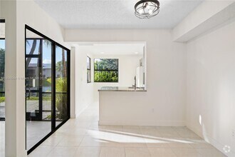 Building Photo - 1160 Washington Cir