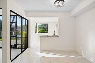 Building Photo - 1160 Washington Cir