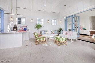 Building Photo - 982 9th Ave S