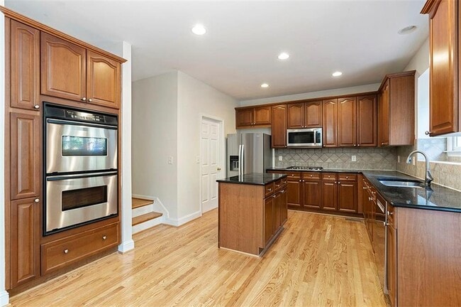 Building Photo - 12489 Huntington Trace