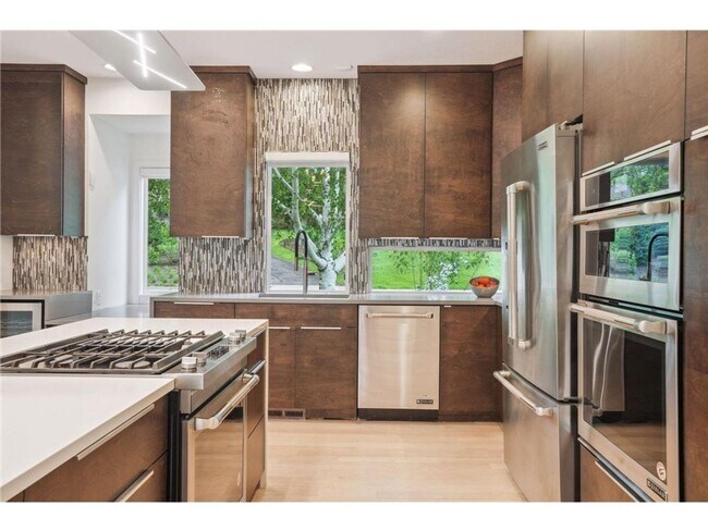 Building Photo - Luxury Home in Golden Valley Furnished or ...
