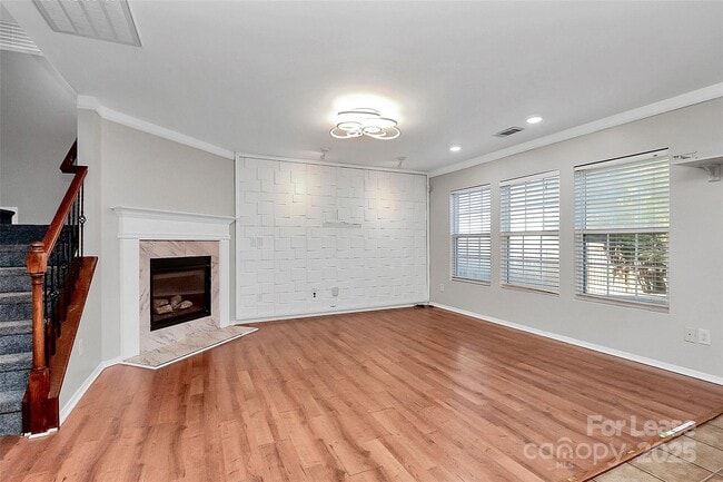 Foto del edificio - 15611 Normans Landing Dr