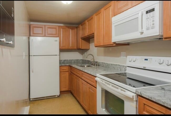 Building Photo - 179 Presidents Ln