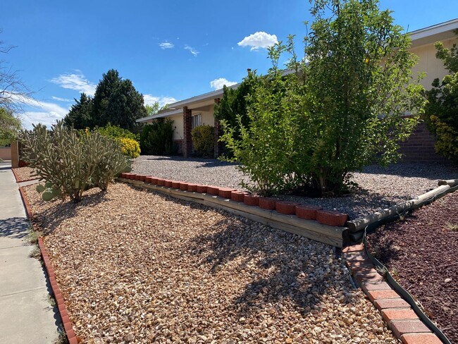 Foto del edificio - Coming Soon! Cozy 3 bedroom 2 bathroom Hom...
