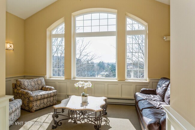 Foto del edificio - 2660 Summit Dr