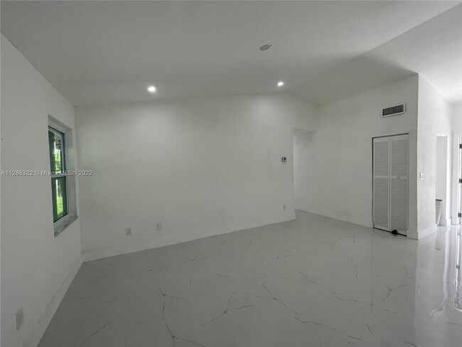 Building Photo - 15204 SW 147th Ave