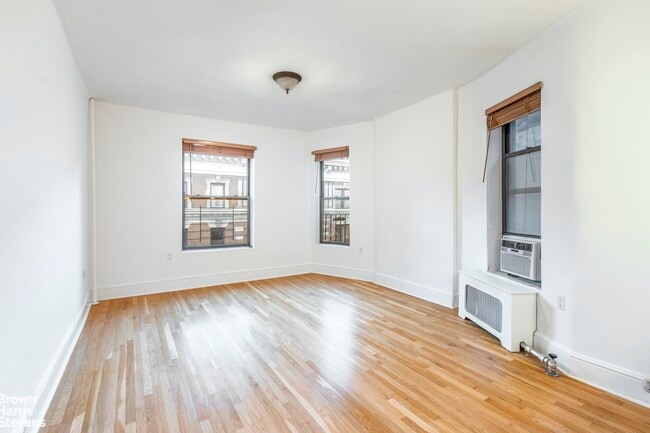Building Photo - 320 W 83rd St