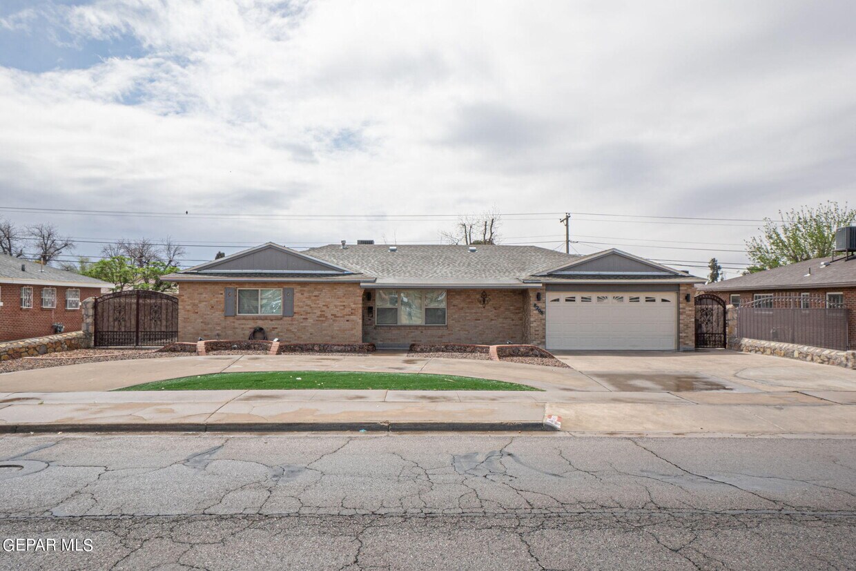 Primary Photo - 8208 Edgemere Blvd