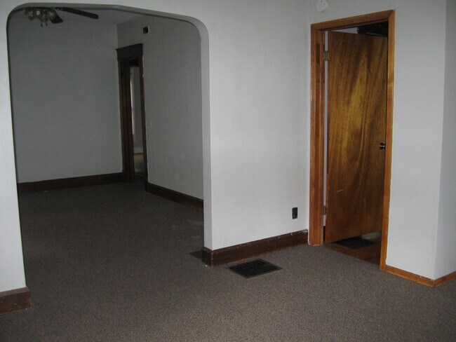 Foto del edificio - **New Flooring!** Jackson Street House for Rent!