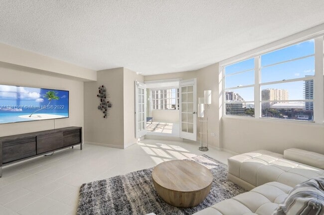 Building Photo - 801 Brickell Bay Dr