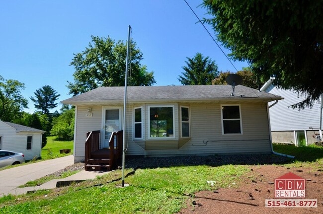 Building Photo - Cozy Des Moines Home