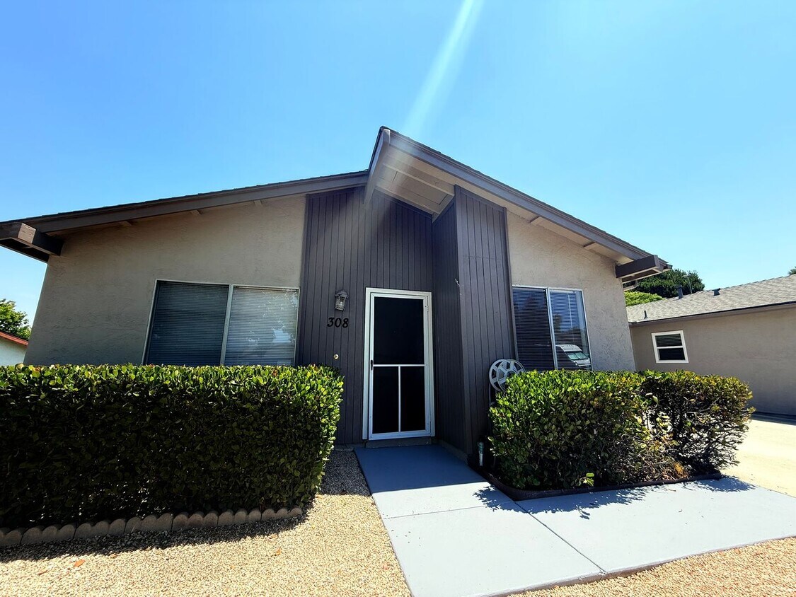 Foto principal - 55+ Beautiful Two Bed Community In Oceanside!