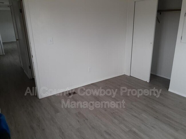 Building Photo - 2081 Easterling St