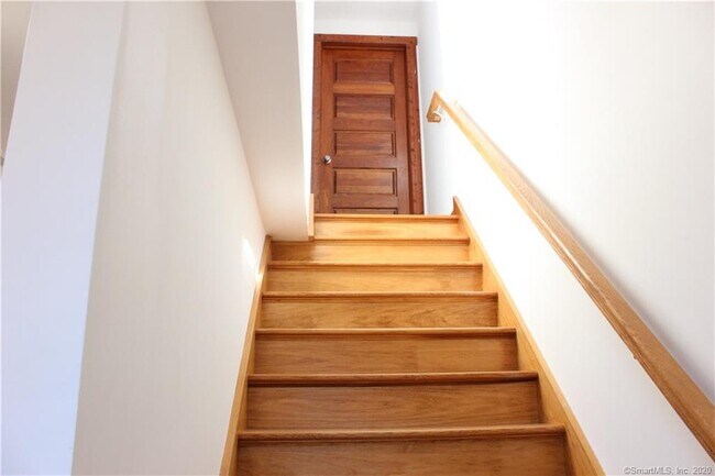 Building Photo - 80 William St