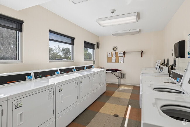 Lavandería en el lugar - The Residences at Creekside