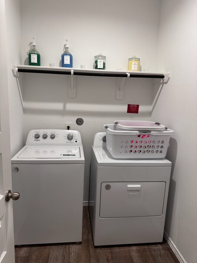 Foto del edificio - 2912 Misty Elm Ln