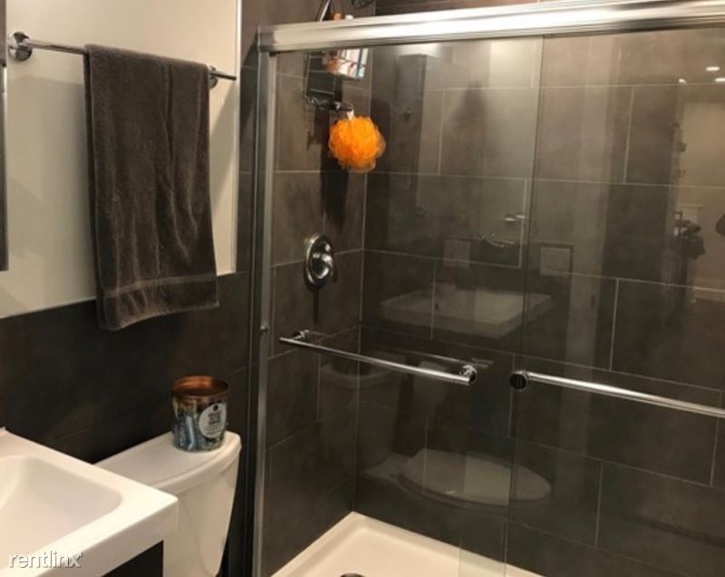 Building Photo - Studio, 1 bath Apartment - 531 W Oakdale Ave