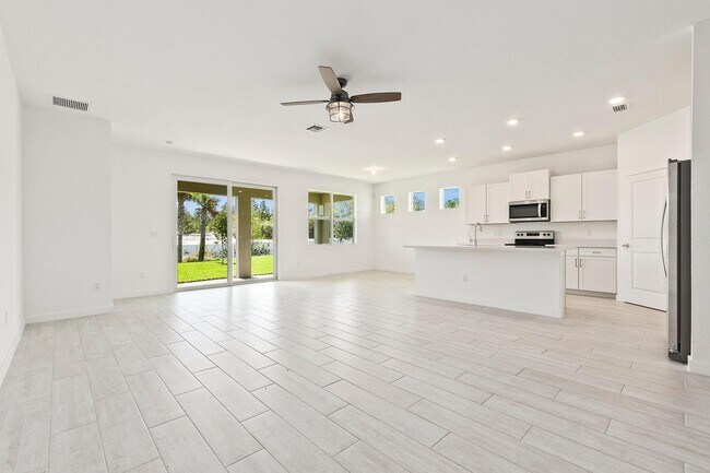 Foto del edificio - 2780 NE Breezeway Cir