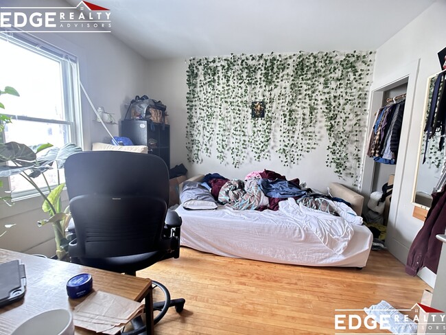 Foto del edificio - 19 Greylock Rd