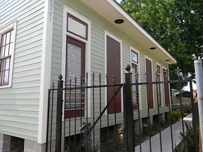 Building Photo - 3931 Annunciation St.