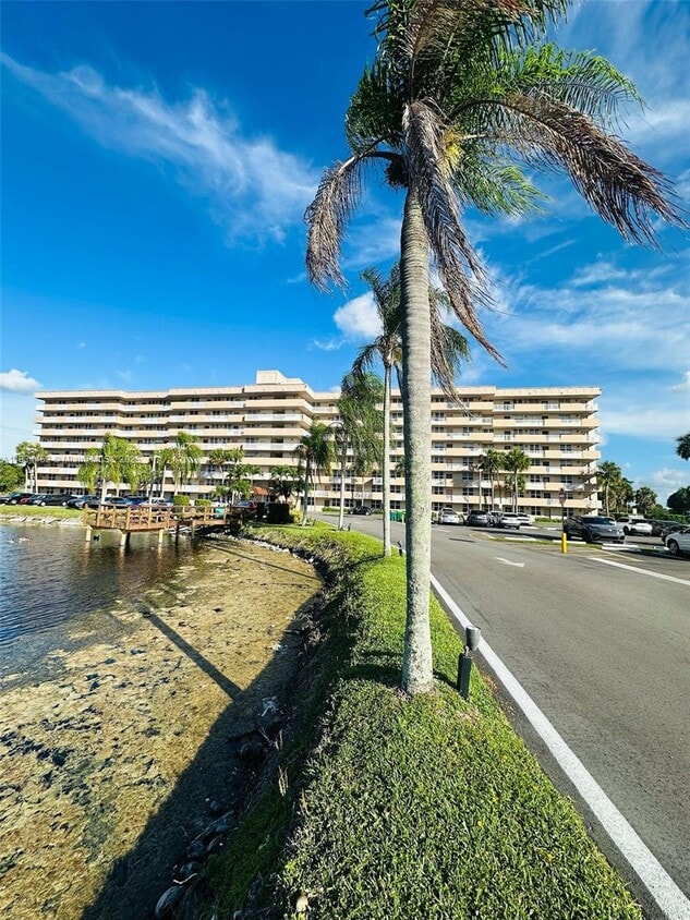 Primary Photo - 250 Jacaranda Dr