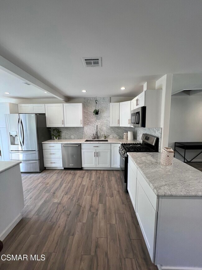 Foto del edificio - 3076 Los Robles Rd