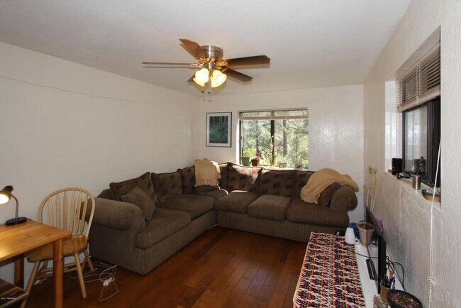 Foto del edificio - 1708 E Mountain View Ave