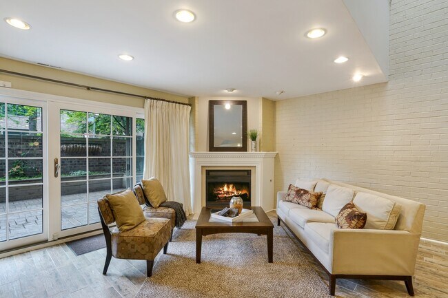 Foto del edificio - 1158 W Dickens Ave