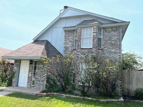 Building Photo - 2107 Parkview Dr