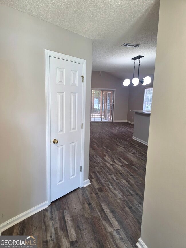 Building Photo - 703 S Fairfield Dr