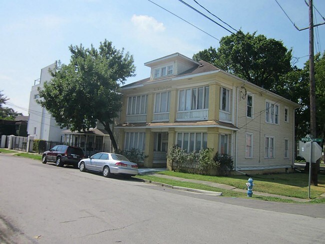 Building Photo - 19 Hyde Park Blvd